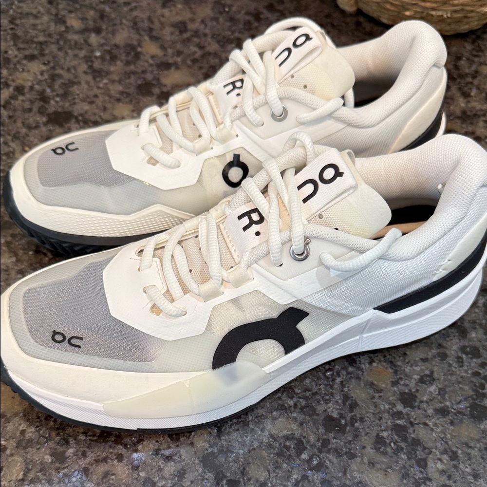 On The Roger Pro 2 White and Black Tennis Shoes. Never worn.